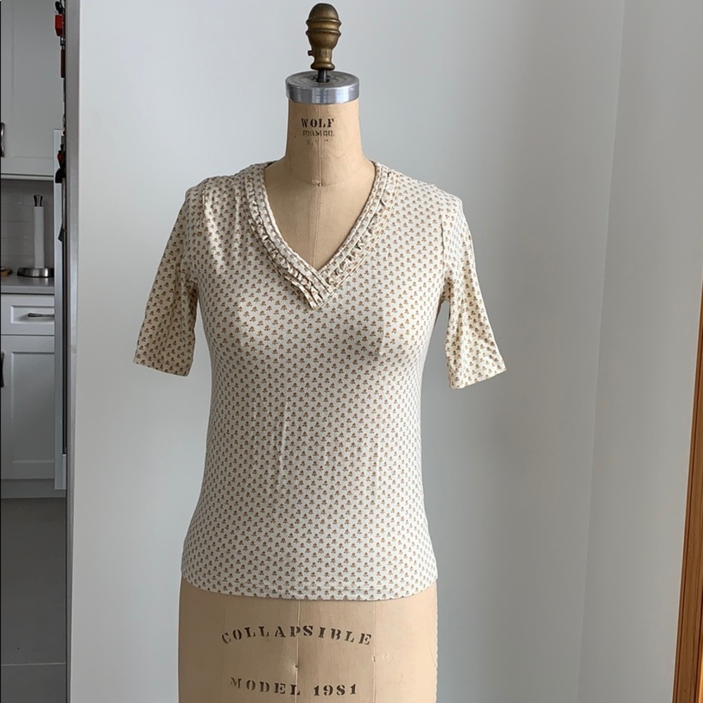 Ladies s/s v neck pullover w/ ruffle trim neck